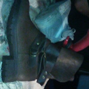 Size 8 1/2 W Windsor boot